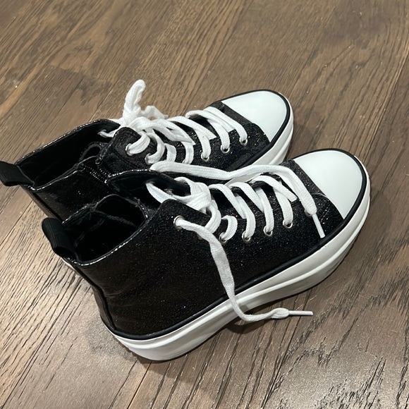 Steve Madden size 2 - Picture 1 of 4